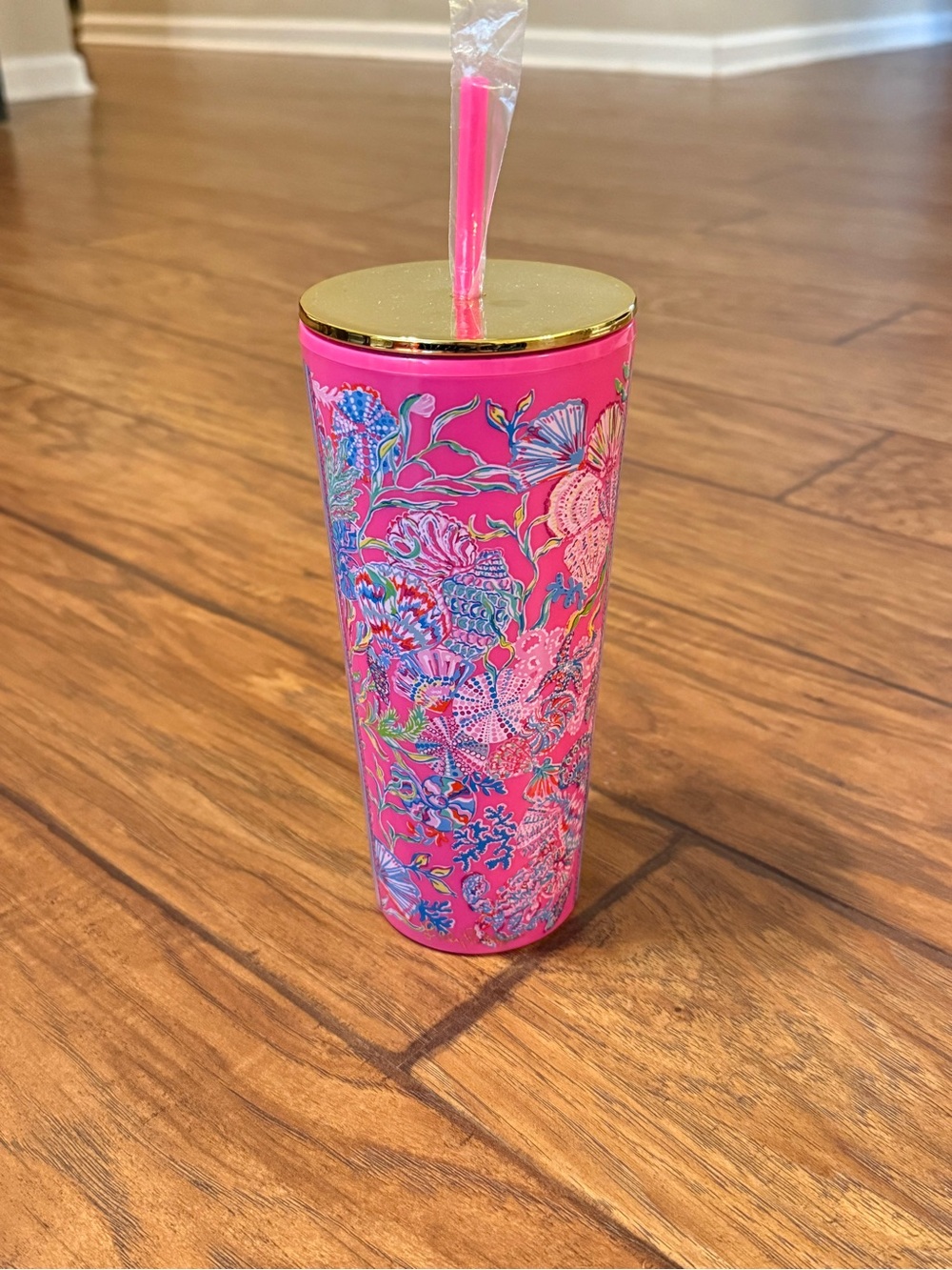 NEW Lilly Pulitzer 24oz Tumbler Pink Royal Coral Straw Gold Lid Cold Cup